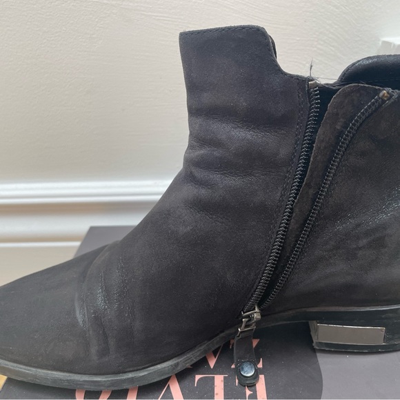 Black Italian leather ankle boots, good grip, size 40 EUR - Picture 3 of 5